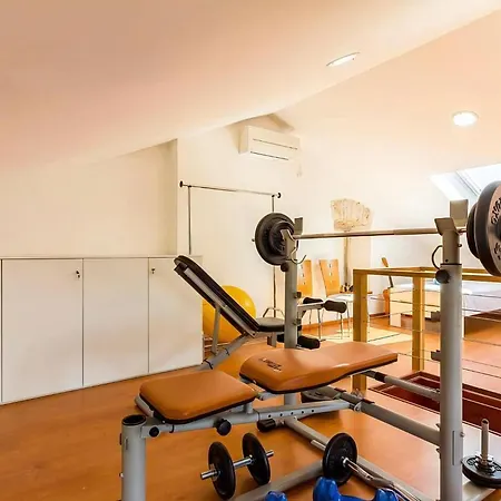 Schoene Auf Drei Ebenen Mit Schoenen Hoelzernen Pergola, Privatem Pool Und Garage Nyaraló Ližnjan